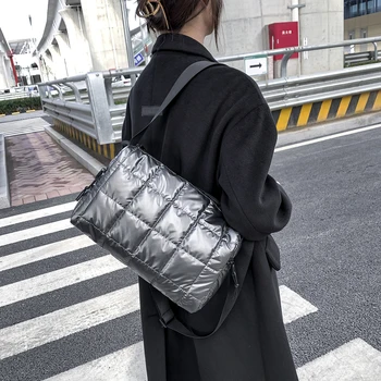 Модни нагънат ватиран памук, мека мрежести торби през рамо Мини чанта с ципове на рамото си Обикновен дизайнерски чанти-незабавни посланици за жени