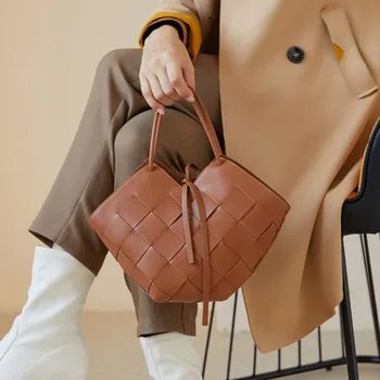 Дамски чанти на рамо от естествена кожа 2022 Г., Нова марка дизайнерска чанта-месинджър, чанти през рамо, женска малка чанта, дамска чанта с горната дръжка