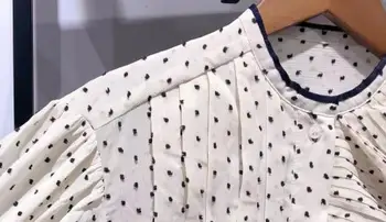 Дамска блуза на точки с волани и гарнитури О-образно деколте Однобортная 2021 Нова дамски плиссированная риза с дълъг ръкав и потници Дамски дрехи