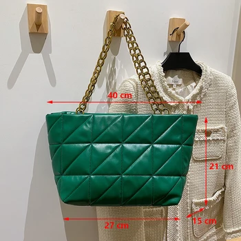 Зелена Голяма дамска чанта Голям Капацитет, с тенденцията на каишка на веригата от ватирана кожа 2021 Зимни дамски чанта през рамо