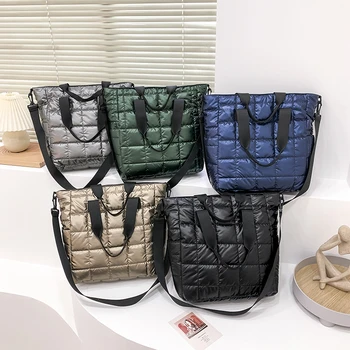 Нова дамска марка дизайнерска чанта на рамото в клетката Космати найлон Луксозна чанта 2022 Модерен космически памучен чанта през рамо Зимна топла Нова