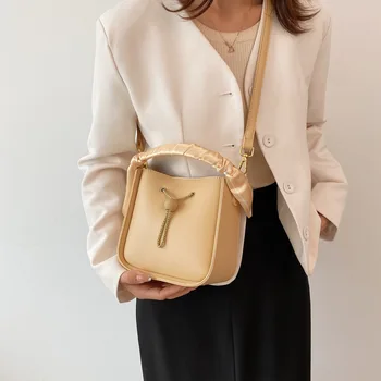 Прости чанти за рамо с кофа за жени Годишна пътна женствена чанта през рамо 2021 Година от изкуствена кожа Брандираната дизайнерска чанта и портмоне Тотализатор