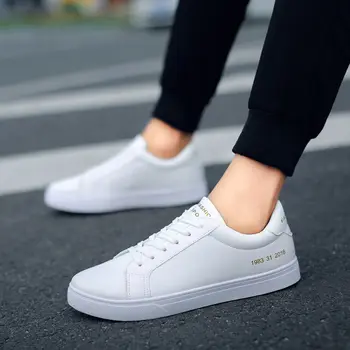 Нова тенденция Плоски Ежедневните си бели обувки дантела Модерен мъжки туристическите обувки за пътуване и почивка Вулканизированная Мъжки обувки градинска обувки