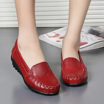 PEIPAH Шиене от телешка кожа, Дамски обувки на равна подметка дребни Ежедневни обувки с кръгло бомбе балет апартаменти Дамски мокасини Червено и черно