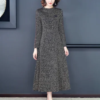 Зимата на Корейското Винтажное Ежедневното шарени рокля Макси 2021 Дебнещ в елегантна вечерна рокля за партита Есен Червен вязаный 5XL Плюс Размера на Midi рокля