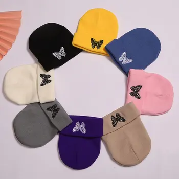 Корейската зимни вязаная шапчица Шапка с бродерия на пеперуда Топло ски дамски шапка на открито Шапки-тюбетейки Мъжки и женски, меки шапки Качулка