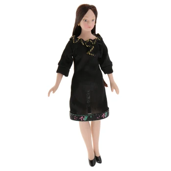 Куклена Къща Дребничка Порцеланова Кукла Красива Карьеристка в облеклото Фигури на Хора Модел на Дисплея
