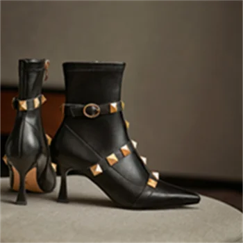 Черни Обувки на висок ток 7,5 см Класически луксозни обувки Зимни дамски обувки на тънък ток, с остри пръсти и нитове Гореща разпродажба 2021 Нова мода
