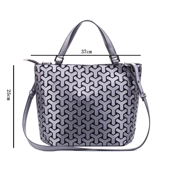 Нови дамски мат чанти Bao Геометрични чанти за жени от 2021 Ватирани чанти за рамо Лазерни прости сгъваеми дамски чанти bolsa feminina