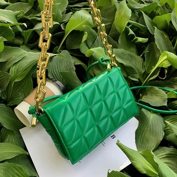 Нова Малка чанта от изкуствена кожа с веригата за подмишниците за жени 2021 Проста чанта през рамо за чанти Дама Луксозни маркови дизайнерски чанти и портмонета