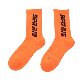 Нова мода Писмо Баскетболни Чорапи Мъжки спортни чорапи Дълги Экипажные памучни дишащи хип - хоп Стръмни Скейт Чорапи от Ежедневните мъжки чорапи