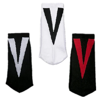 Голям V-образен буква Градинска облекло Harajuku Мъжки чорапи скейтборд памучни чорапи Хип - хоп Ежедневното рокля Чорап за мъже 3 чифта/лот