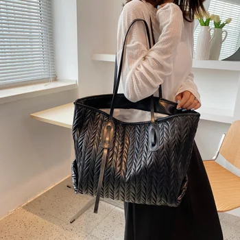 Европейската и американската чанта с голям капацитет Wild 2021 Нова Мода Дамски модни Луксозна чанта за рамо с мека лицето на Преносима чанта