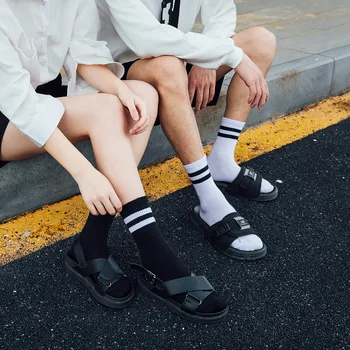 Обикновен раиран черно-бели къси чорапи за жени Harajuku Хип-хоп Скейтборд Crew Чорапи Памучни Ежедневни чорапи за мъжки/дамски чорапи