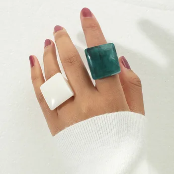 2021 Тенденция Корея Бяло-зелени пръстени Комплект за жени, Бижута за пръстите Акрилна смола Пътни Пръстени Реколта мода Подаръци за рожден ден за момичета