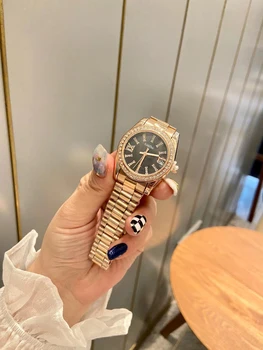 Луксозни Сребристо-розови дамски часовник с диаманти От неръждаема стомана Материал Оригинална закопчалка Диаметър на циферблата Кварцови часа 36 мм