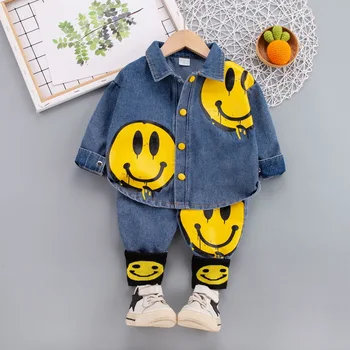 Комплекти дрехи за малки момчета Новата есенно-пролетно модни дрехи за деца с усмивка на лицето си, дънкови облекла за новородени момиченца, дрехи за момчета костюми