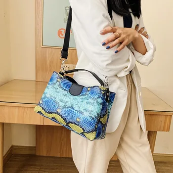Нова дамска чанта на рамото с шарките на змия, чантата е от изкуствена кожа, 3 цвята, женски лятна чанта на рамото с шарките на змия, женска чанта на рамото