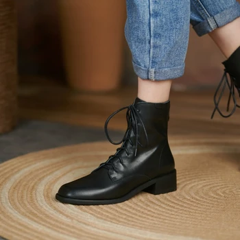 2021 Есенен дамски обувки от естествена кожа в масивна ток Зимни дамски обувки в стил ретро обикновена дантелени дамски модерни обувки лаконичен обувки на токчета