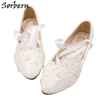 Sorbern Модни бели сватбени обувки на висок ток с коте Дамски обувки-лодка Лачена кожа дантелени апликации от мъниста Сватбени обувки 2018