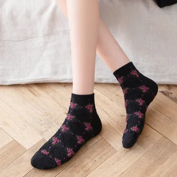 Нов прием на Пролет Лято Цветни чорапи за лодки с малките си уста Невидими Реколта чорапи 5 цвята дишащи Дамски къси памучни чорапи
