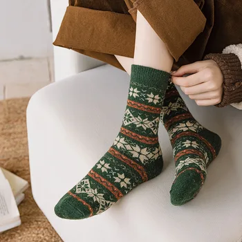 2021 Нов Уитнер Дебели Топли Вълнени Дамски Чорапи Реколта Коледни Чорапи Цветни Чорапи Подарък Безплатен размер