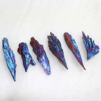 Гальванический черен турмалин, проба минерал, кристали и пера павлиньего сини пламъци, crystal рейнбоу титан