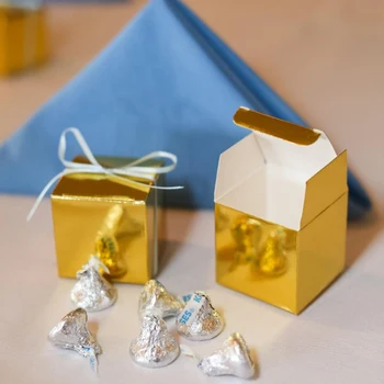 Сватбена украса Малък Подарък кутия Обемни Кутии с шоколадови бонбони с панделки Златни райета кутия за партита Детски аксесоари за душ за рожден Ден
