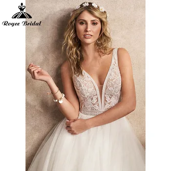 2022 Елегантна сватбена рокля в стил Бохо с дълбоко V-образно деколте без ръкави от тюл с отворен гръб Robe De Mariee Сватбена рокля Roycebridal