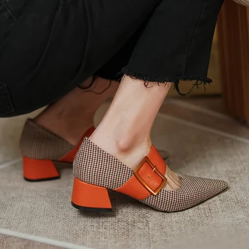 Новата пролетно-есенна обувки За жени с остър пръсти на масивна ток от плат Обувки-лодка на висок ток смесени цветове с квадратна пуговицей Дамски обувки